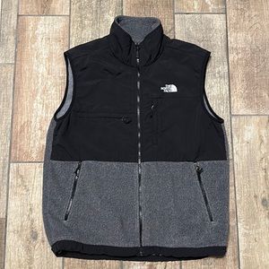 The North Face Men’s Black/Gray Denali Fleece Vest